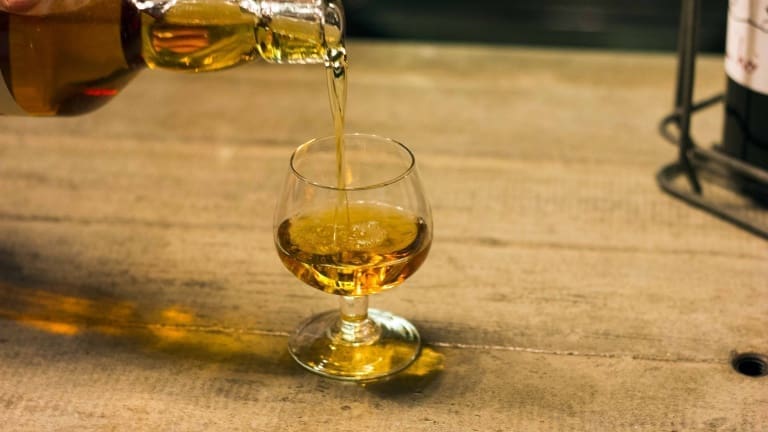 Bicchiere di Talisker, Scotch Whiskey per Rusty Nail. Ricetta cocktail