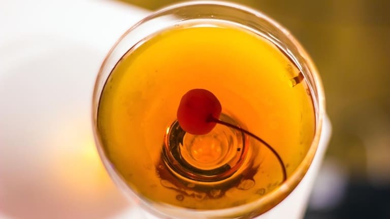 Rob Roy cocktail recipe, cocktail with Scotch whiskey, vermouth and bitter