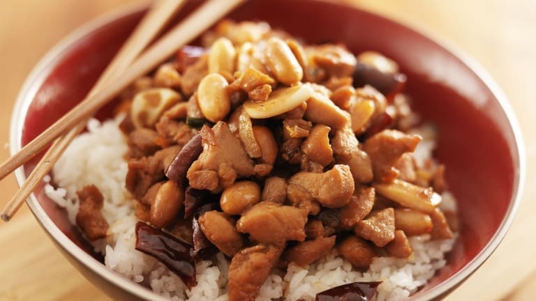Pollo Kung Pao, ricetta originale cinese, ricetta con pollo e arachidi