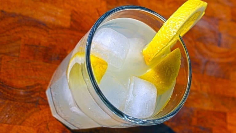Come preparare il Gin Lemon perfetto: ricetta e ingredienti del cocktail più dissetante dell’estate!