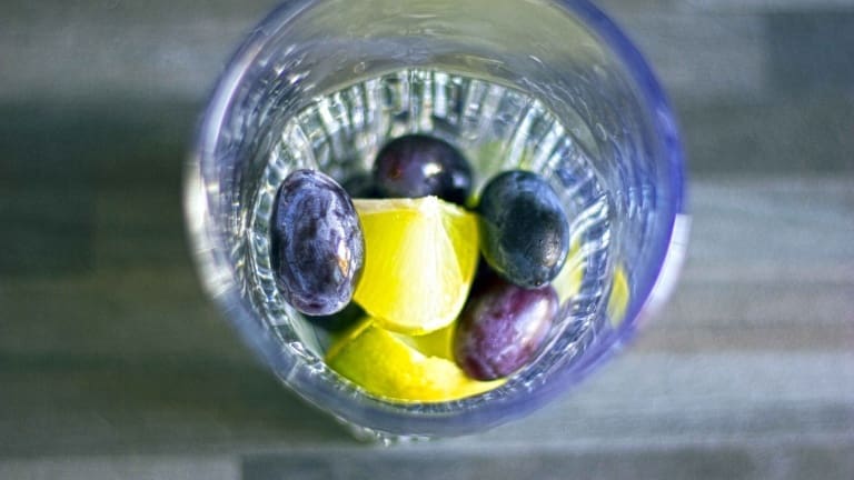Uva e lime, ricette cocktail con l'uva. Caipiroska all'uva e lime. Ingredienti.