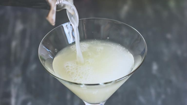 Making Kamikaze cocktail at home is easy, follow this recipe. Bartender school