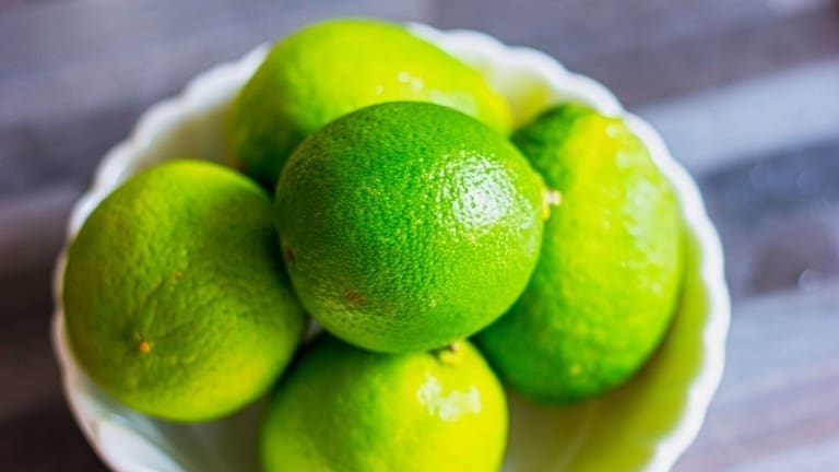Lime, cocktail recipe with lime juice & sugar, Daiquiri ingredients preparation