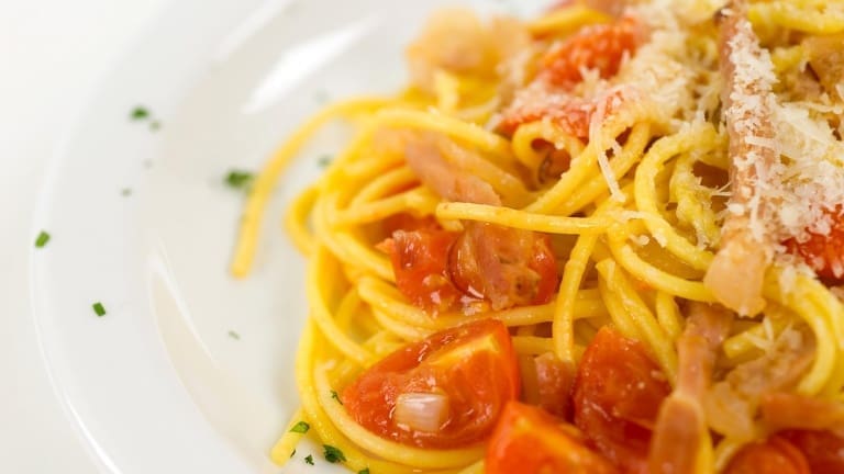 Spaghetti con guanciale, pomodorini Pachino e Pecorino Romano: una ricetta poco light, ma tanto buona!