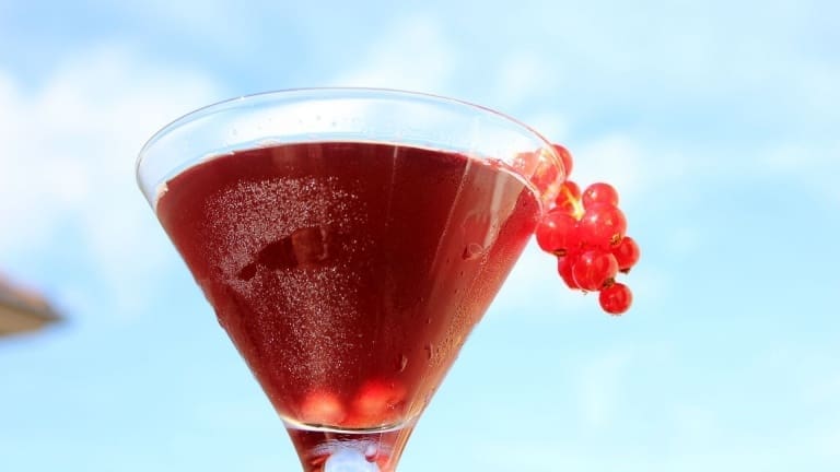 Tranny Red Flag: the most explosive cocktail with rum, pomegranate juice and Ratafia!