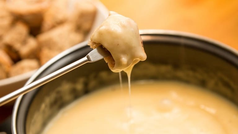 Fonduta alla Valdostana: come preparare il piatto più amato dagli amanti del formaggio