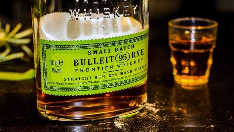 Bulleit rye, spicy and strong American whiskey, very alcoholic whiskeys