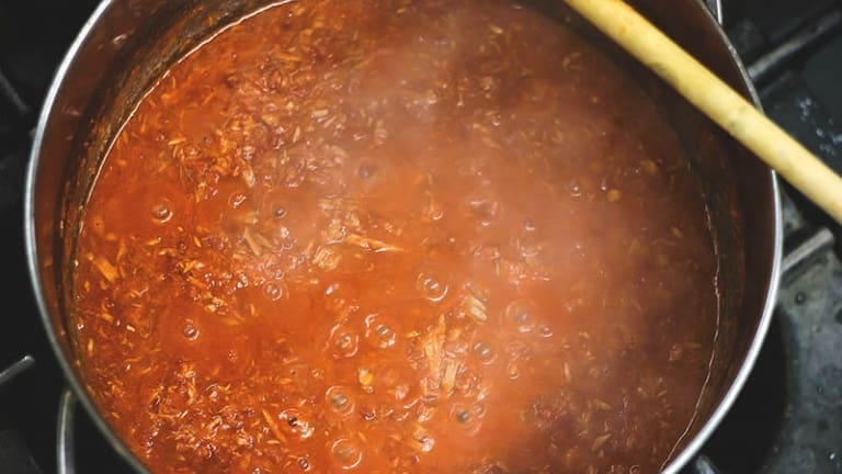 Sugo di tonno alla bolognese per spaghetti, come fare la pasta tonno e pomodoro