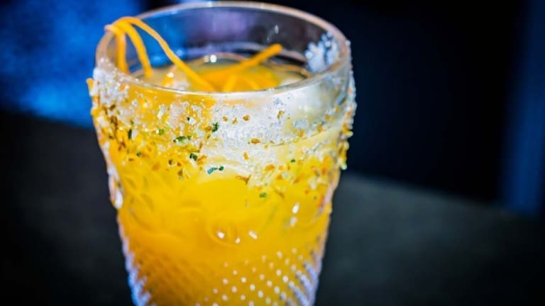 Cocktail Fenice con Tequila succo d'arancia Biancosarti China Martini e sale