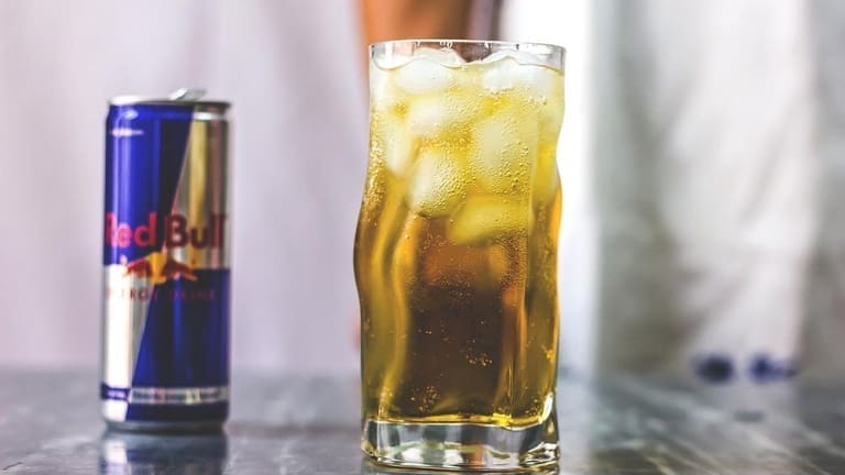 Vodka e Red Bull, il cocktail da non bere mai