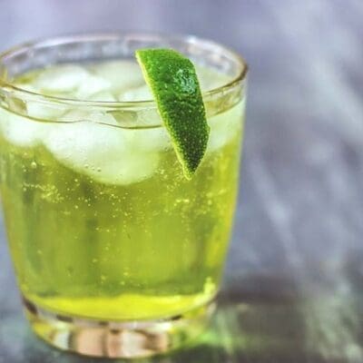 Cocktail con cedrata vodka Chartreuse menta e lime, Jabba the Hutt Potion