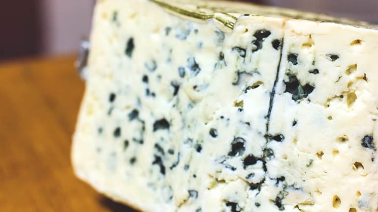 Roquefort French blue cheese with mold which wine to pair with Tuscan vin santo