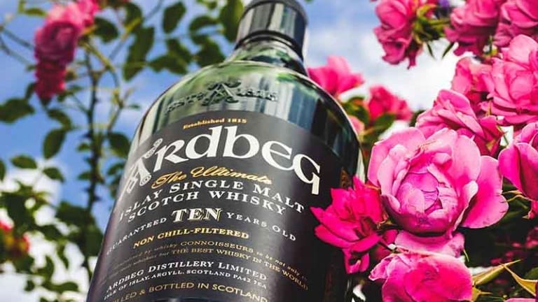 Ardbeg 10 years Islay single malt Scotch whiskey, the best spirits for Christmas