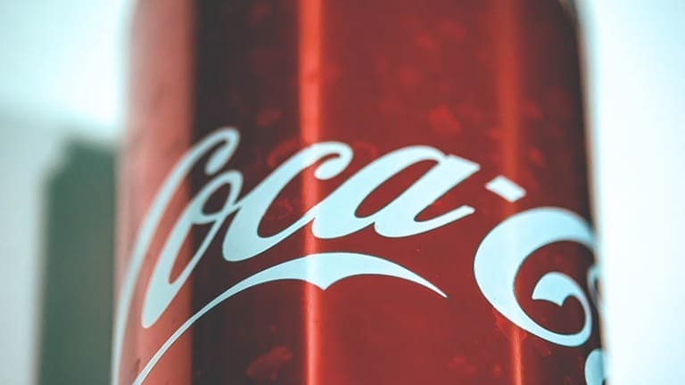 Coca Cola recensione, ingredienti, valori nutrizionali e quantità di zucchero presenti nella bibita