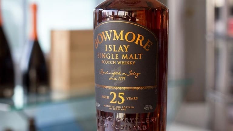 Scotch whisky single malt Bowmore 25 year old review and tasting notes