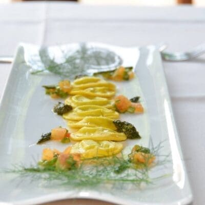 Tortelli stuffed with asparagus and ricotta: the recipe of a great restaurant to make a splendid dish of fresh pasta