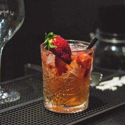 Cocktail Kojak, aperitivo alcolico alla frutta con vodka birra ricette cocktail