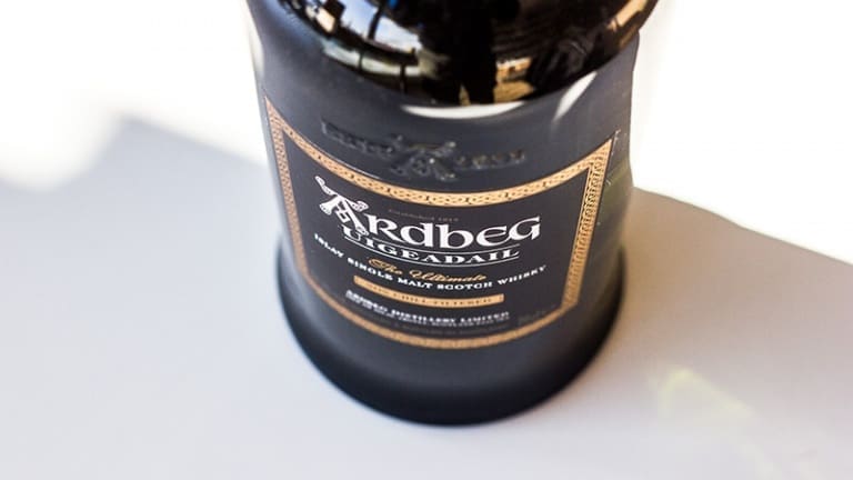 Ardbeg Uigeadail recensione commento prezzo whisky scozzese torbato elegante
