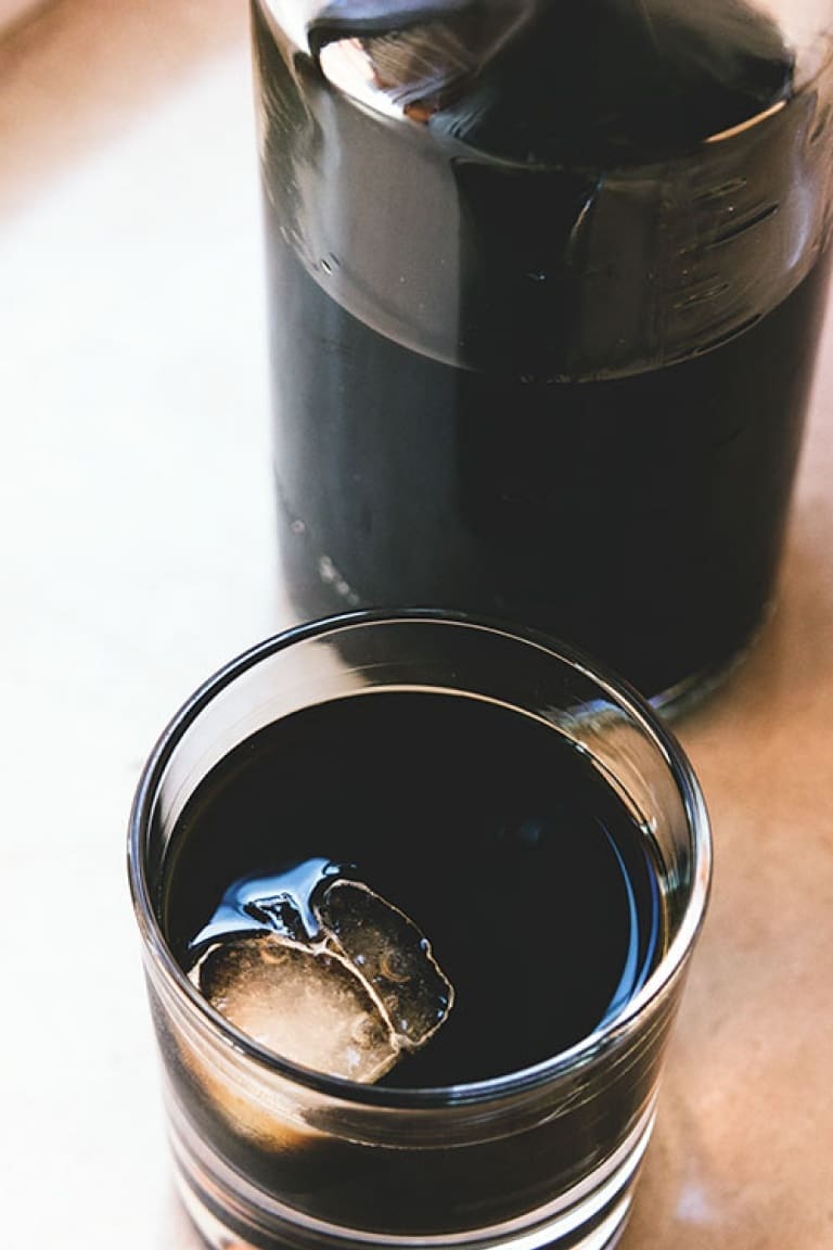 Bartender Life: how to make the juniper berry liqueur like a pro