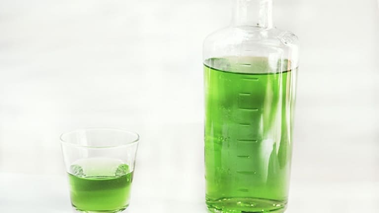 Homemade basil liqueur, the recipe for making an excellent digestive