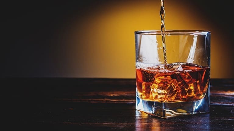 Come si beve il Bourbon whiskey, guida alla degustazione dei distillati