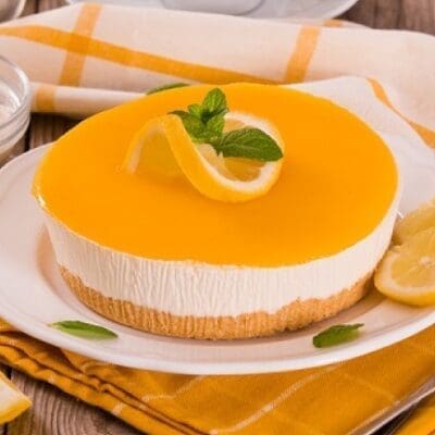 Cheesecake al mascarpone e glassa al limone, ricetta di pasticceria facile
