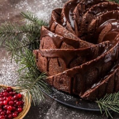 Vegan gingerbread bundt cake recipe, how to make a delicious ginger Christmas dessert