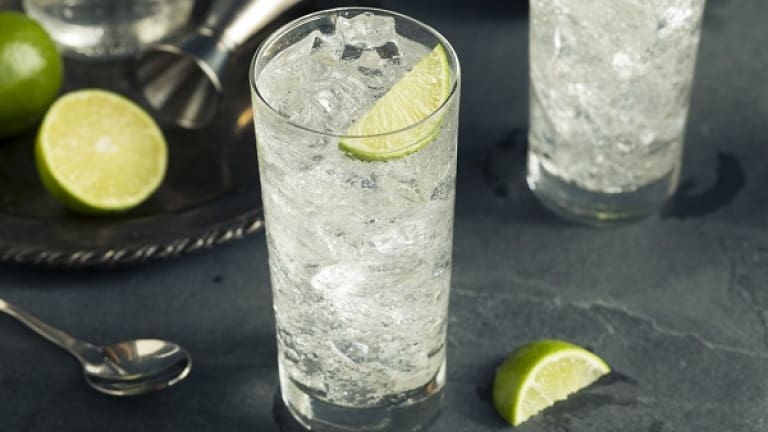 Gin Rickey cocktail: drink con gin, soda e lime