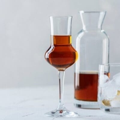 Easy Homemade Amaretto Liqueur Recipe with ingredients and doses