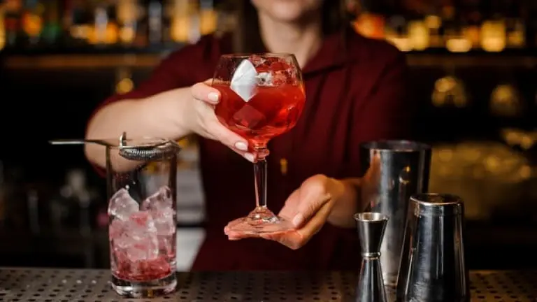 Campari e gin cocktail: shakerato o mescolato?