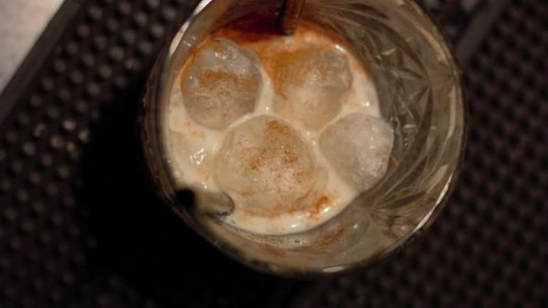 Highlander: cocktail con whisky torbato e latte di cocco