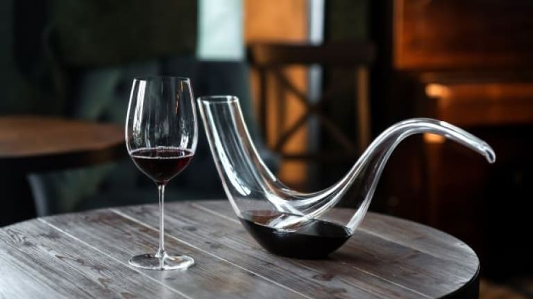 What is the wine decanter used for? Which wines should you decant? And which one