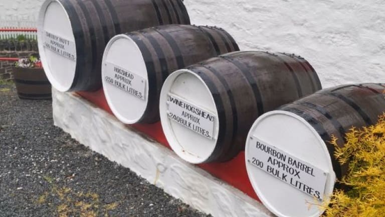 Quali botti si usano per l'invecchiamento dello Scotch whisky single malt e che effetto hanno cask, barrel, hogshead e butt
