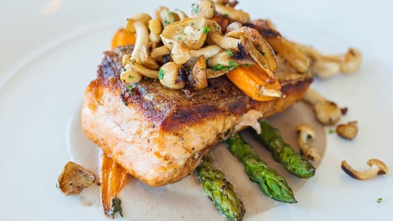 Photo recipe Salmon filet with mushrooms and asparagus. Paired with Pinot Noir