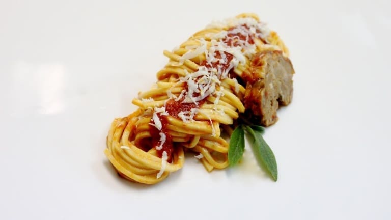 Photo and recipe of spaghetti alla chitarra. Which wine to pair? Montepulciano