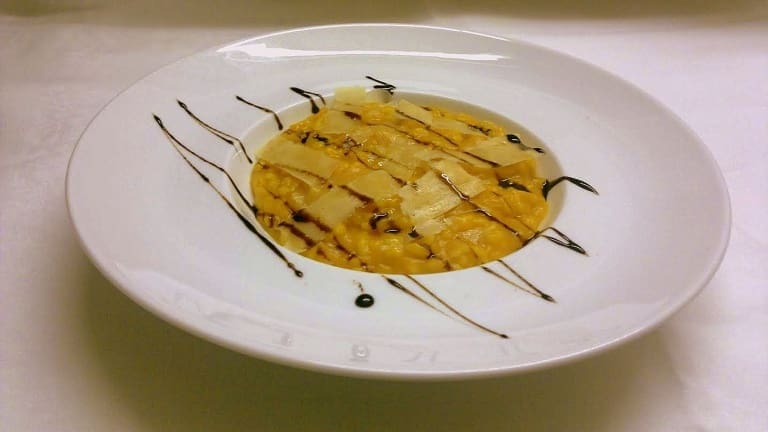 Risotto di zucca con scaglie di Parmigiano e aceto balsamico Tradizionale di Modena: la ricetta di un grande chef