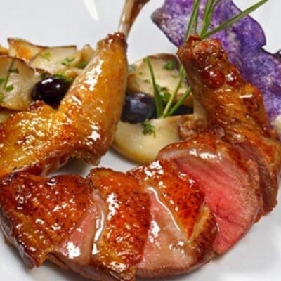 What to make for Easter dinner: roast pigeon with figs recipe and photo.