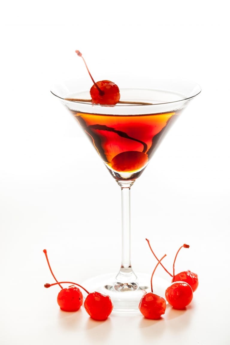 Manhattan cocktail, cocktail più famosi, cocktail con whiskey vermut angostura
