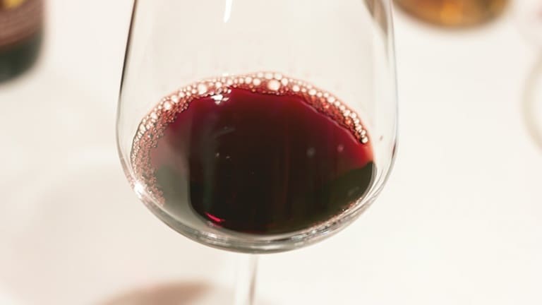 Glass of Recioto della Valpolicella, guide to the best Italian sweet red wines
