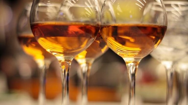 Orange wine cosa sono, come vengono prodotti, che sapore hanno, storia del vino