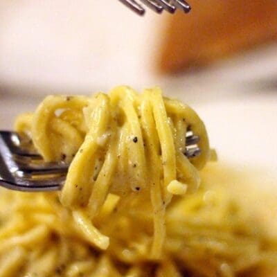 Spaghetti pasta cacio e pepe recipe, how to meke the authentic pasta cacio e pepe
