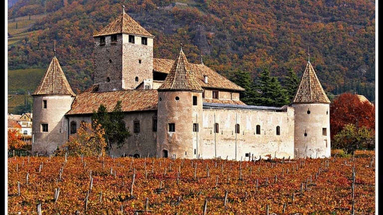 Autumn, a sea of vineyards of Lagrein surrounds Mareccio' Castle. 