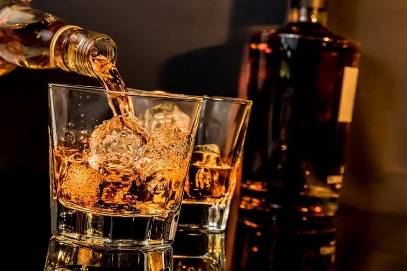 10 Bourbon whiskey da regalare a Natale, i migliori distillati americani di mais per fare regali