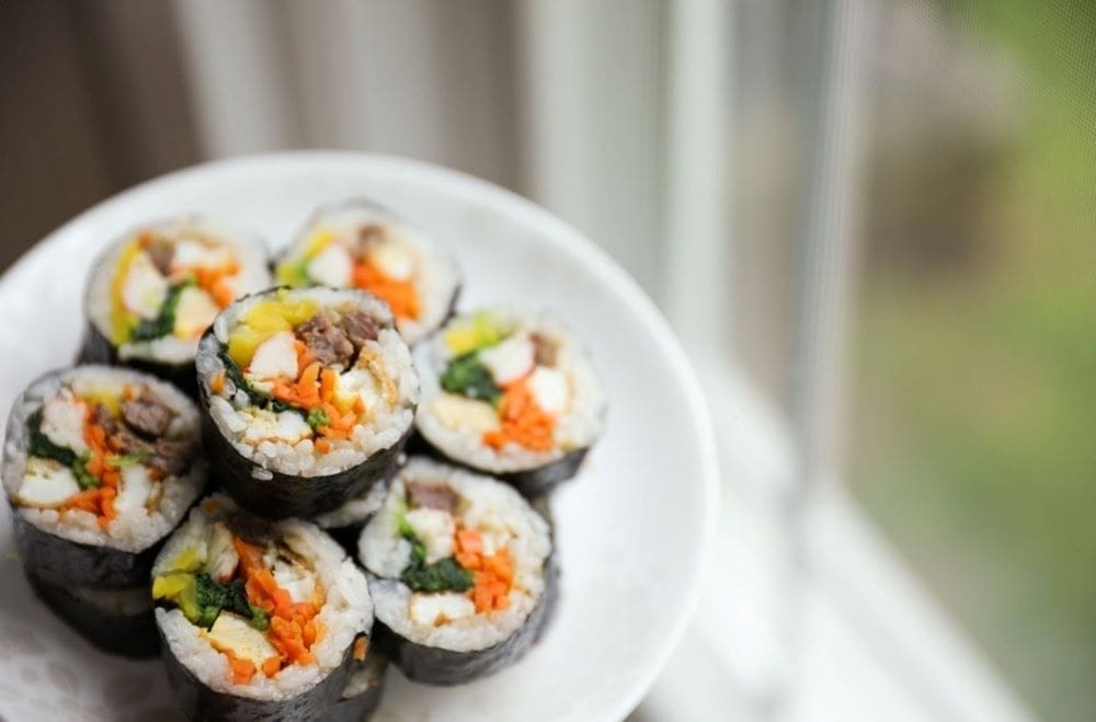 Kimbap: Come Preparare i Rolls Coreani di Riso con Manzo e Verdure