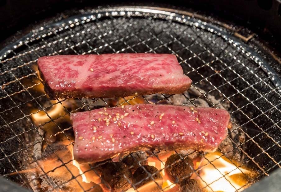 Yakiniku (焼き肉, 焼肉): la tecnica giapponese per grigliare la carne